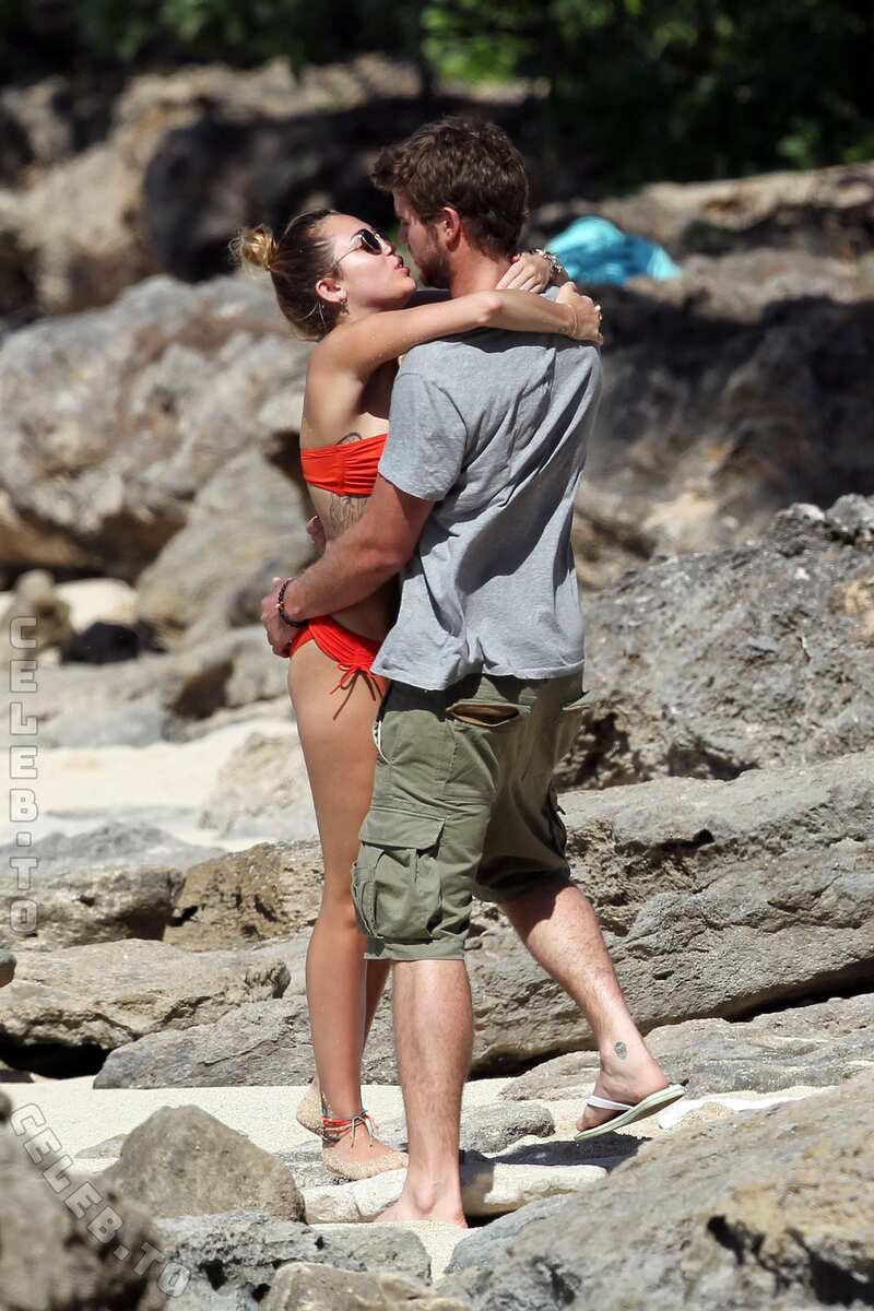 Miley Cyrus butts