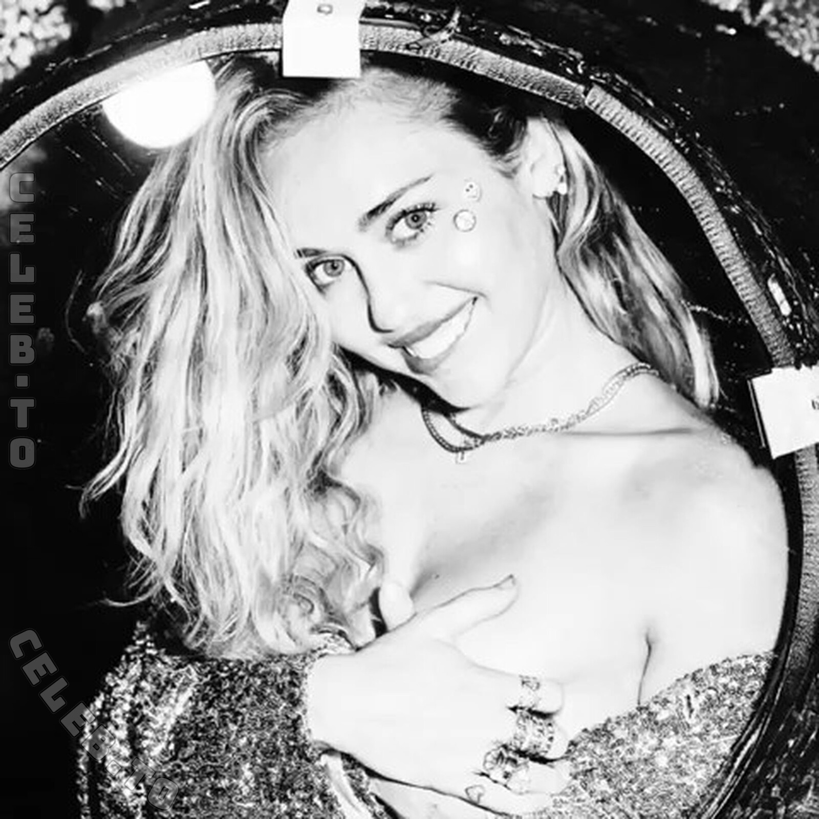 Miley Cyrus hands