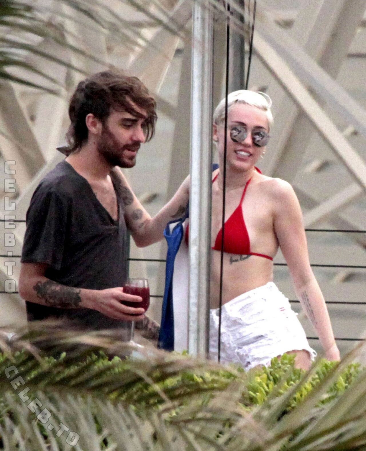 Miley Cyrus nude leaked photos