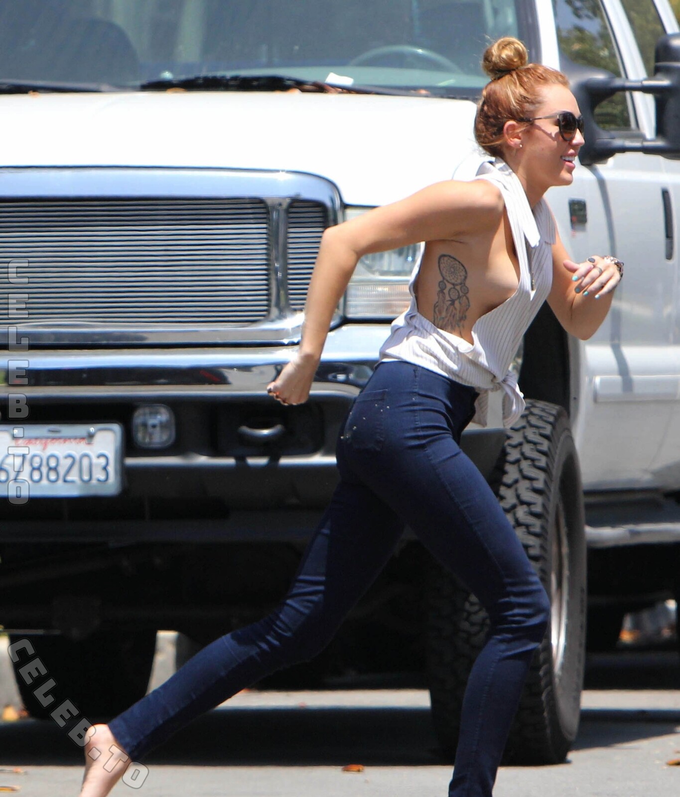 Miley Cyrus nude leaked photos