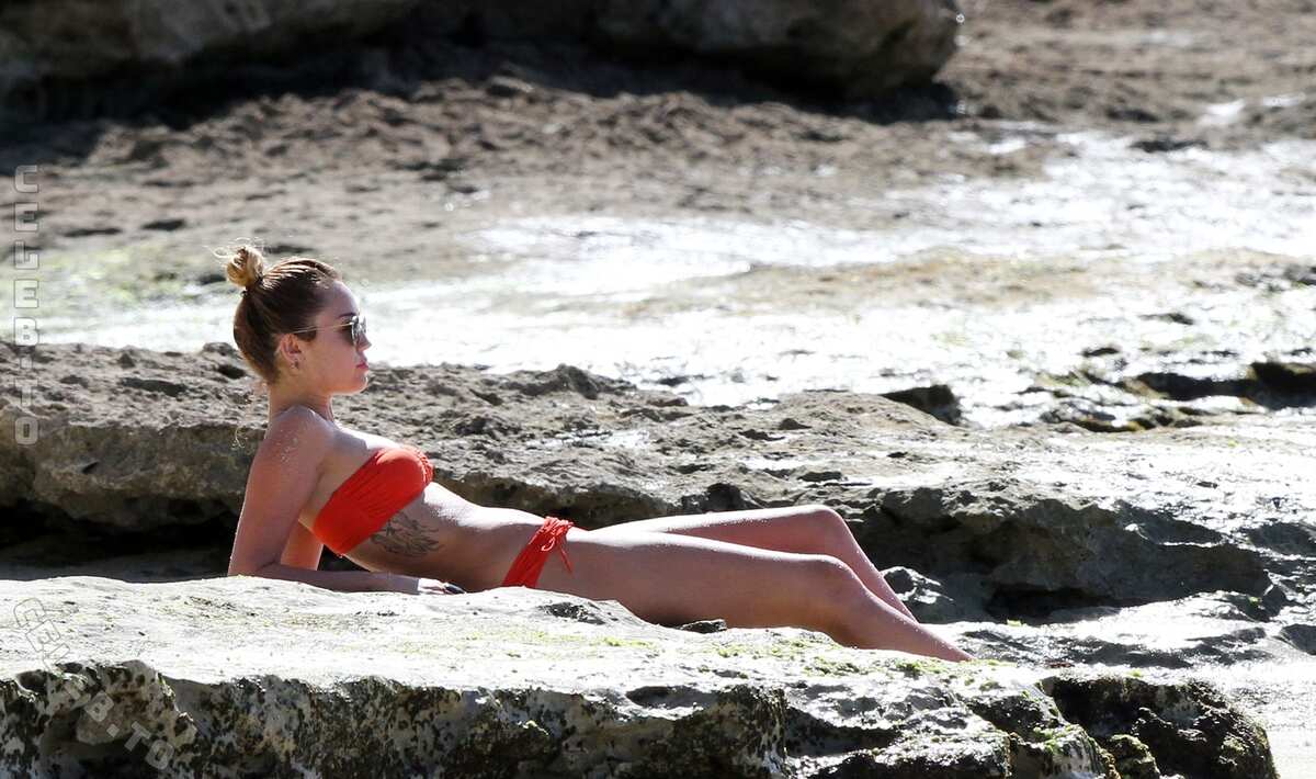 Miley Cyrus Nude Leaked Pics and Real PORN [2023 UPDATE]