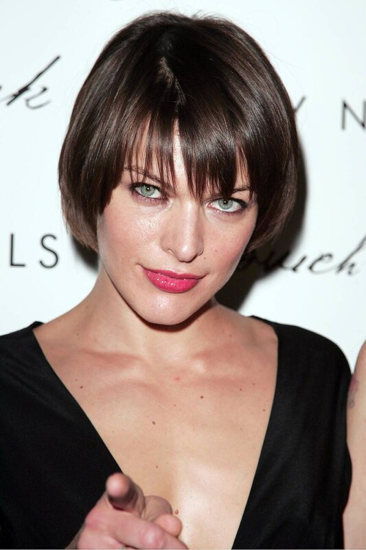 Milla Jovovich legs