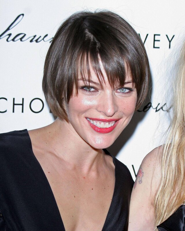 Milla Jovovich legs