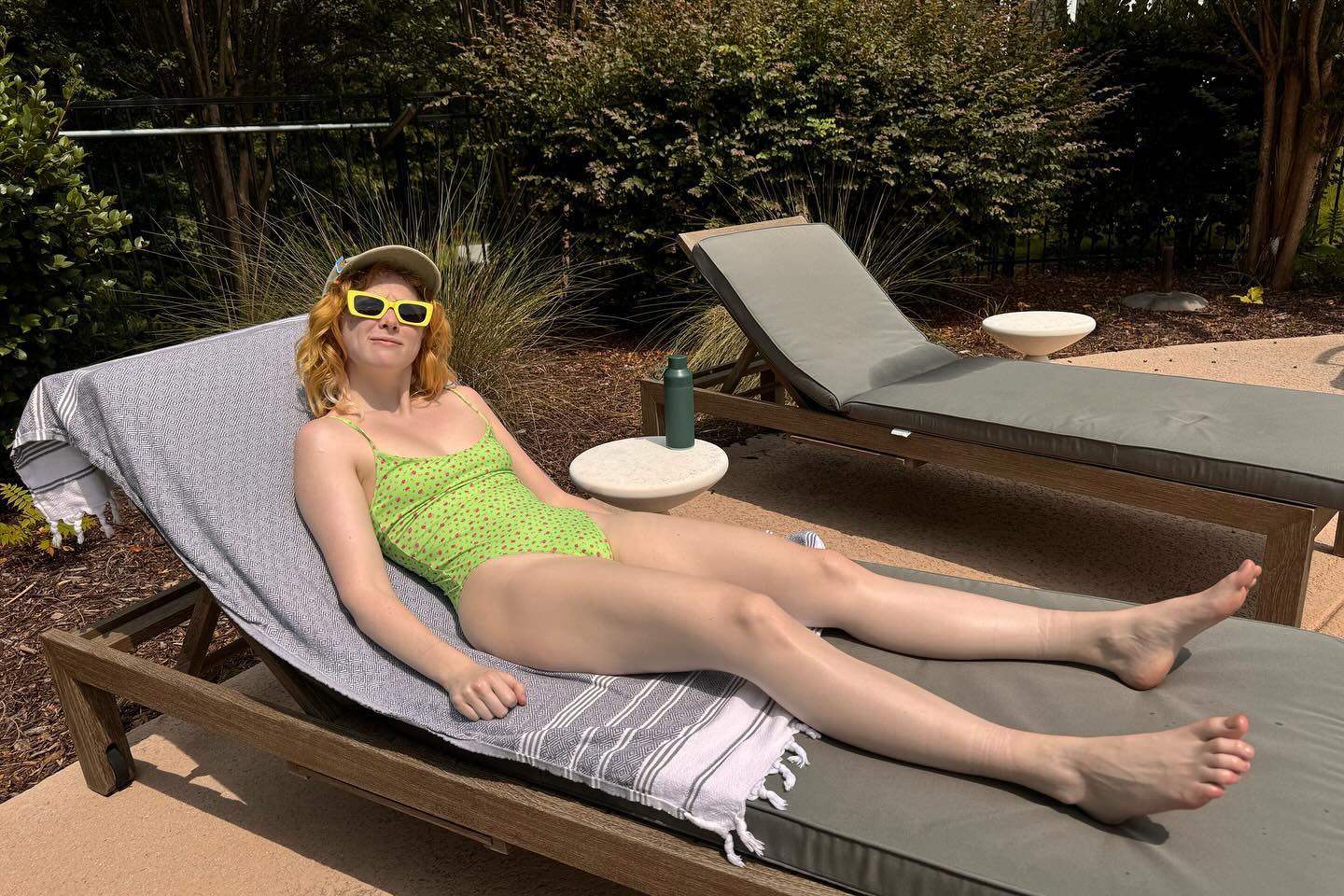Molly Quinn hands
