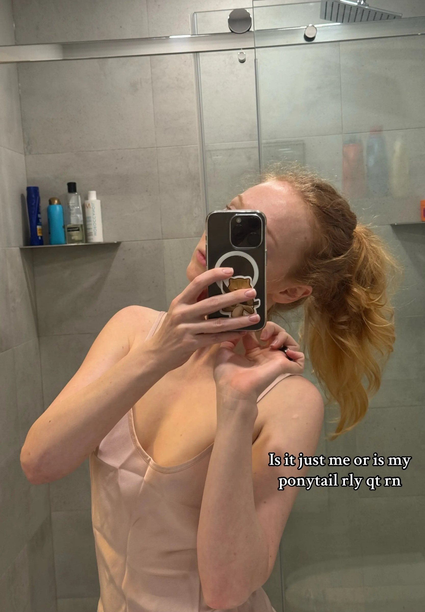 Molly Quinn hands
