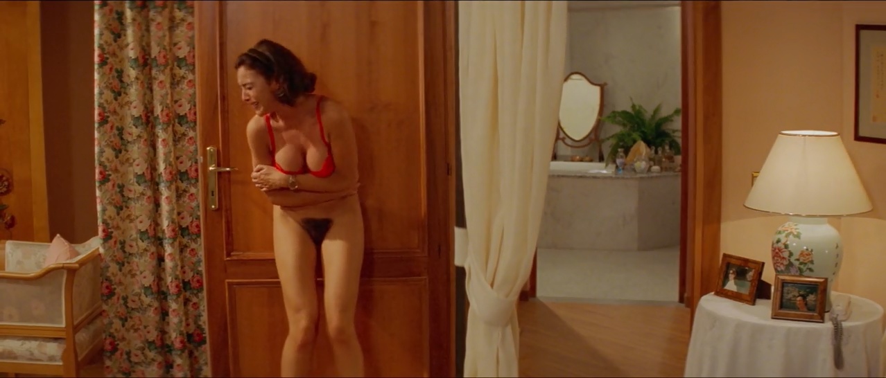 Monica Bellucci legs