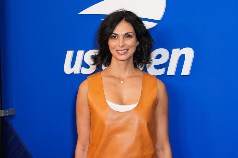 Morena Baccarin hands