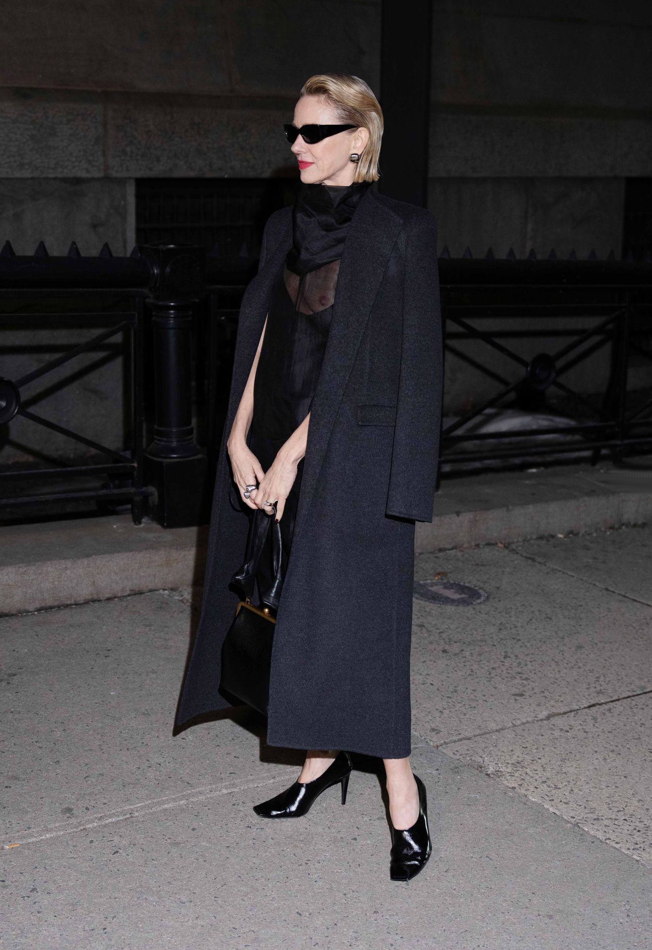 Naomi Watts hands