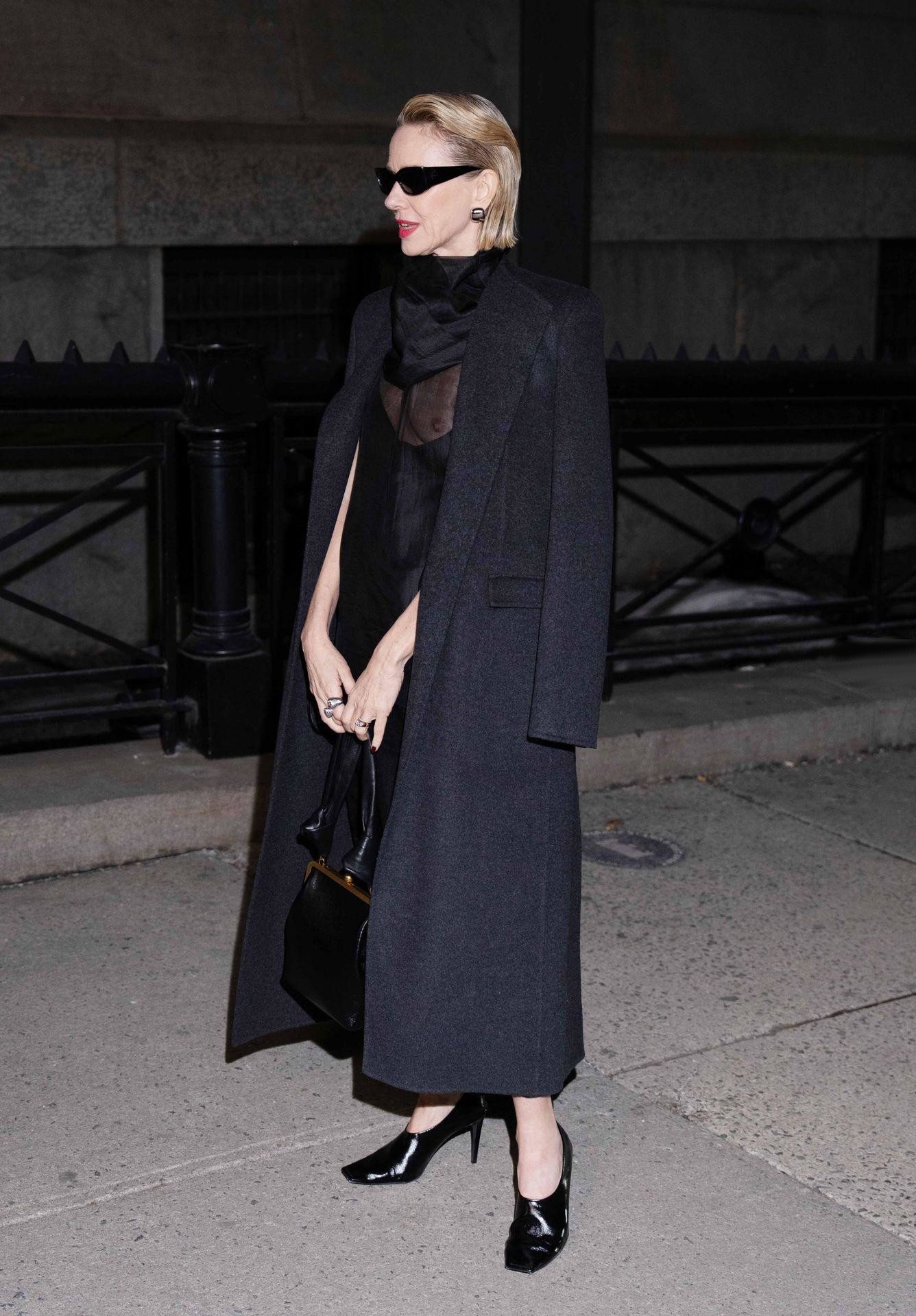 Naomi Watts hands