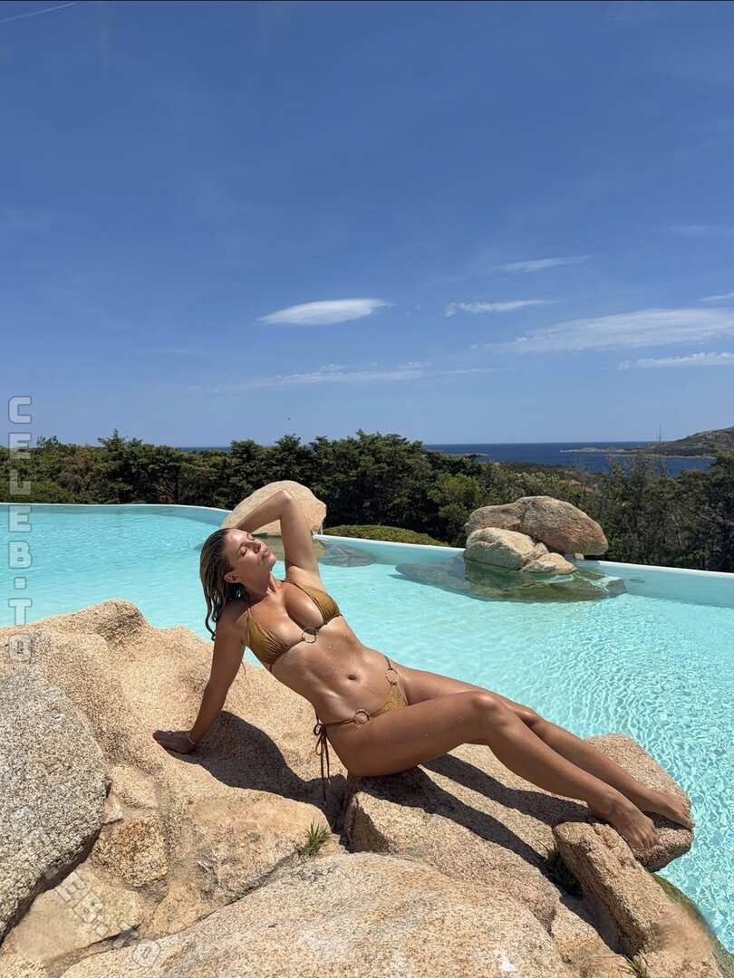 Natasha Oakley butts