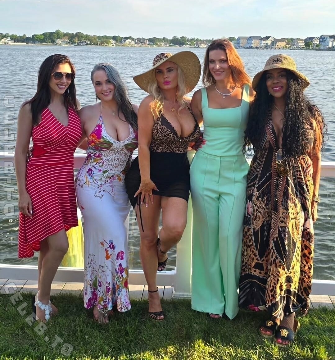 Nicole “Coco” Austin hands