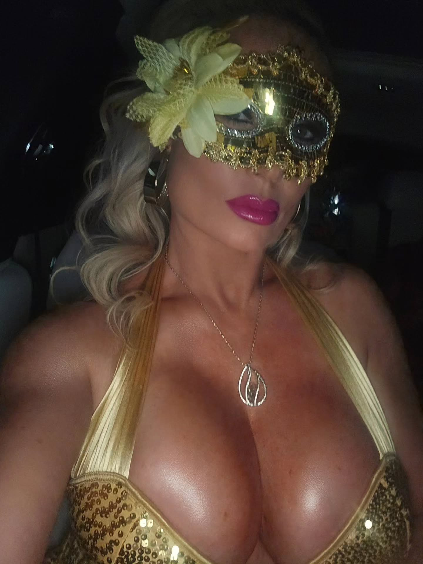 Nicole Coco Austin Nude OnlyFans (11 Photos)