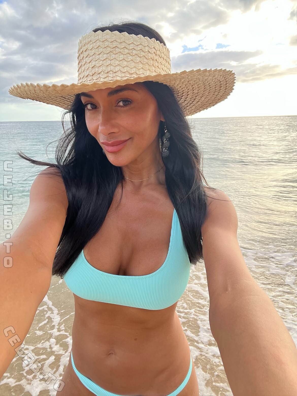 Nicole Scherzinger butts