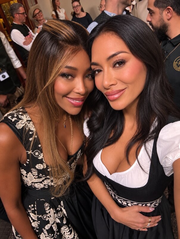 Nicole Scherzinger hands