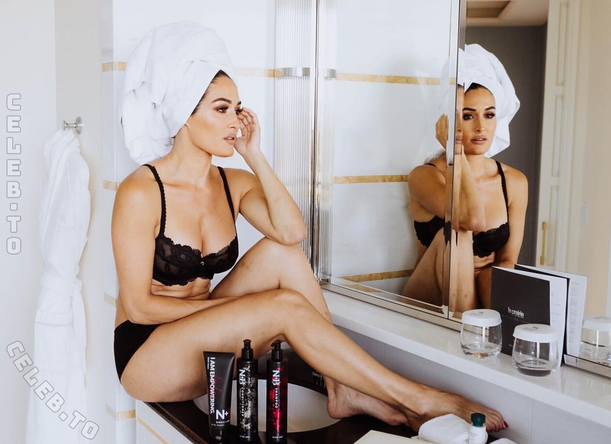 Nikki Bella hands