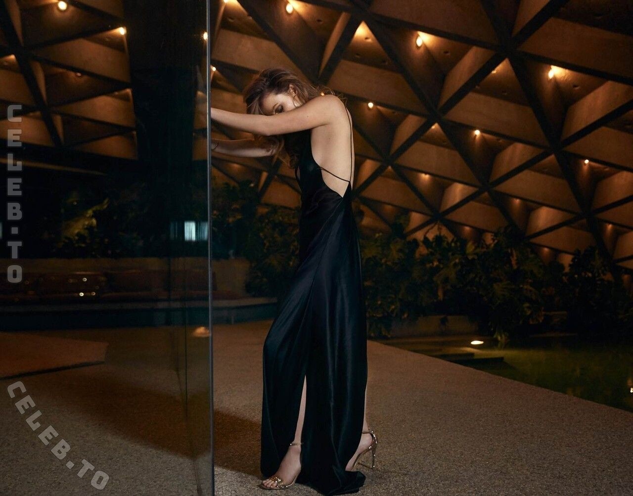 Olivia Wilde Sexy (8 Pics + Video)
