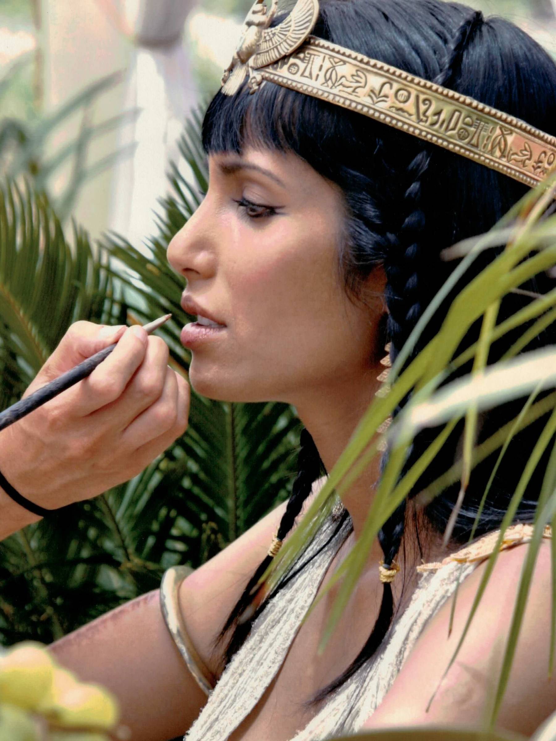 Padma Lakshmi hands