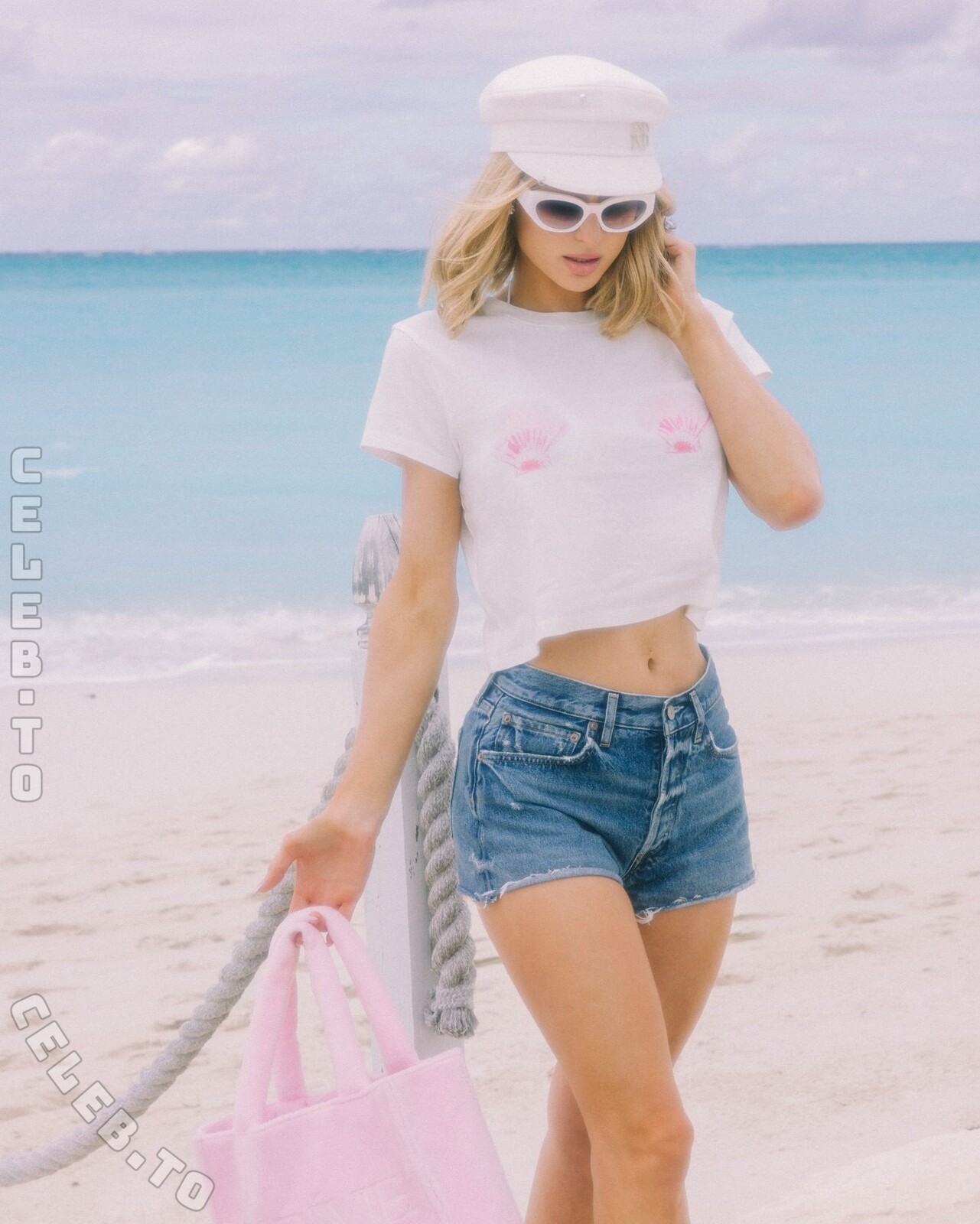 Paris Hilton legs
