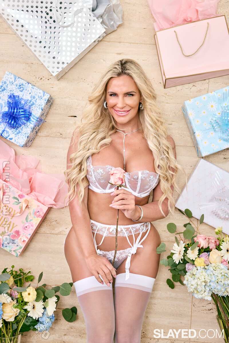 Phoenix Marie / phoenixmarie / phxsquaron / pmarizzle Nude Leaks OnlyFans  - Leaked Models