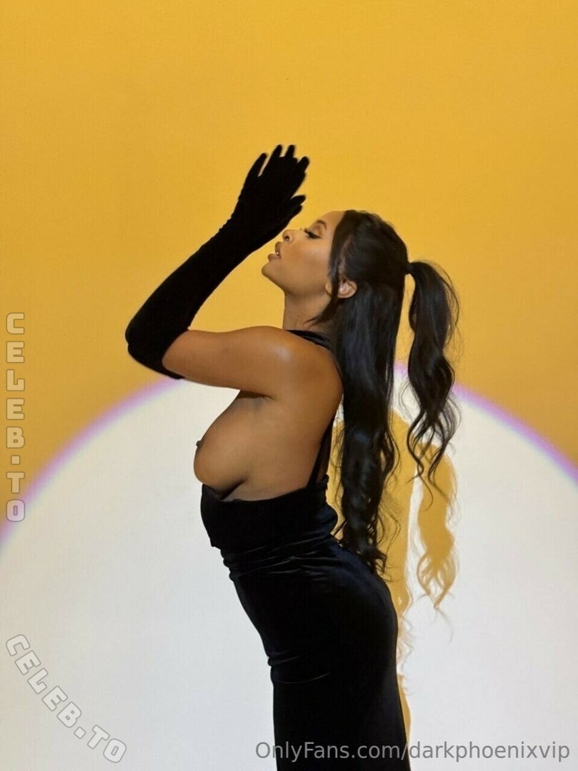 Phoenix Skye hands