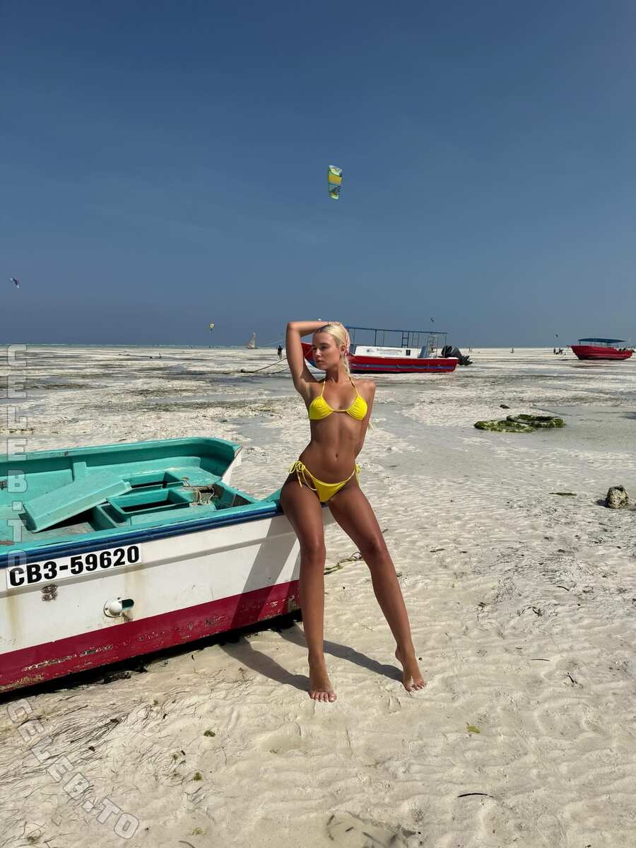 Polina Malinovskaya Sexy & Topless (6 Photos)