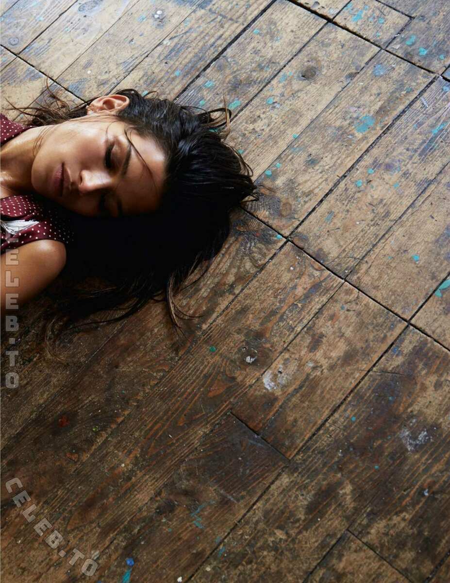 Raica Oliveira nude leaked photos
