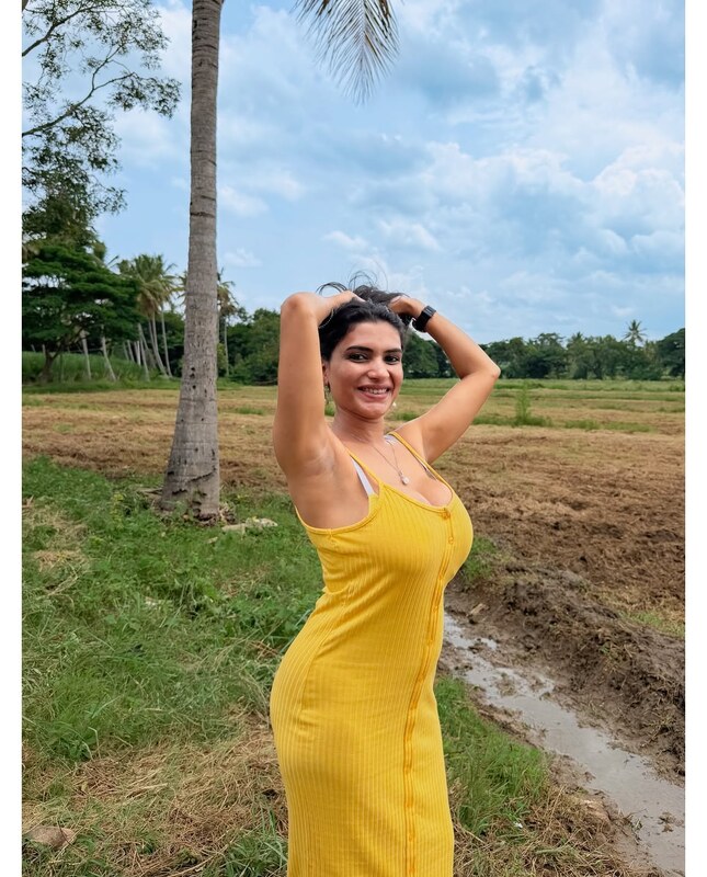 Reshmi-r-nair / resmi_r_nair / resmi_r_nair._ / resminair Nude Leaks OnlyFans  - Leaked Models