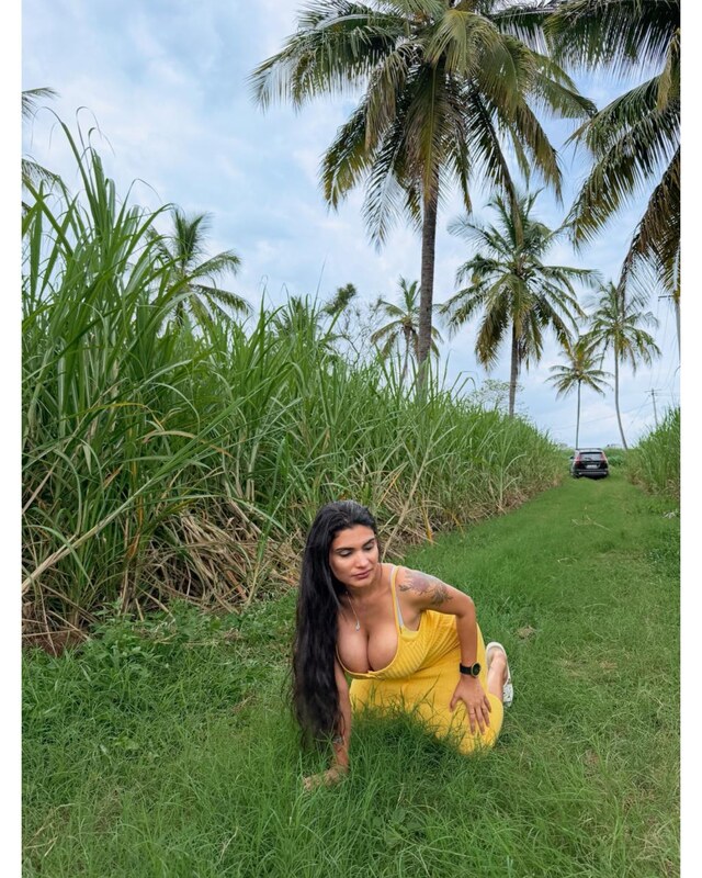 Reshmi-r-nair / resmi_r_nair / resmi_r_nair._ / resminair Nude Leaks OnlyFans  - Leaked Models