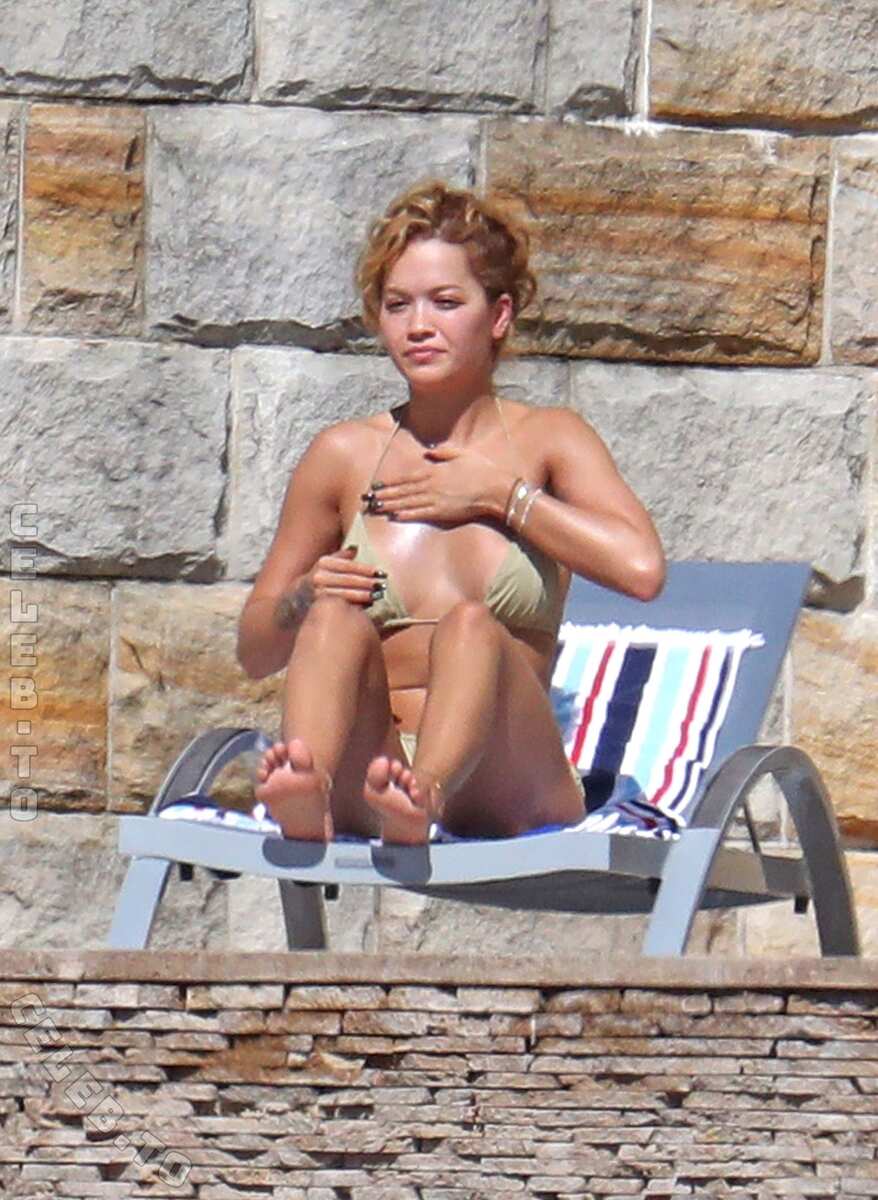 Rita Ora butts