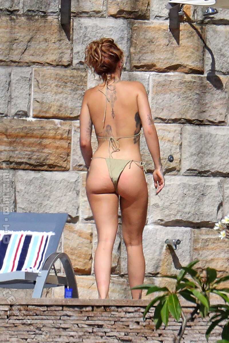 Rita Ora butts
