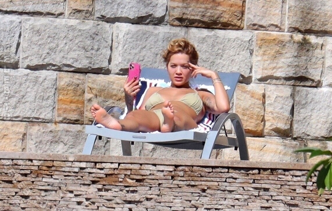 Rita Ora butts