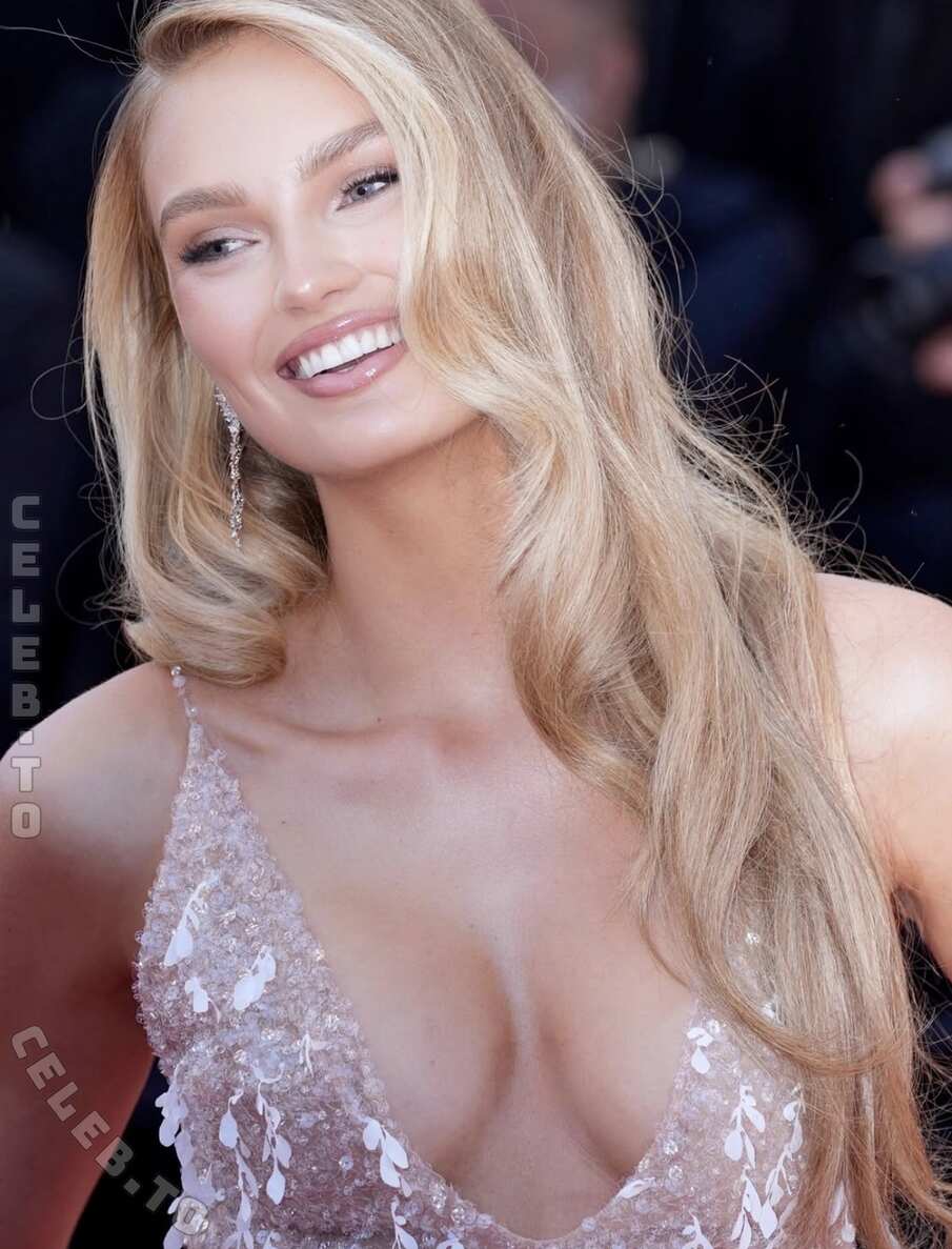 Romee Strijd hands