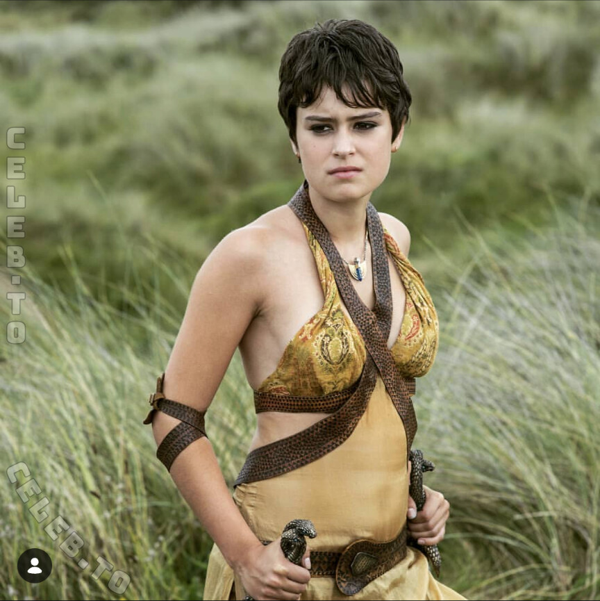 Rosabell Laurenti Sellers legs