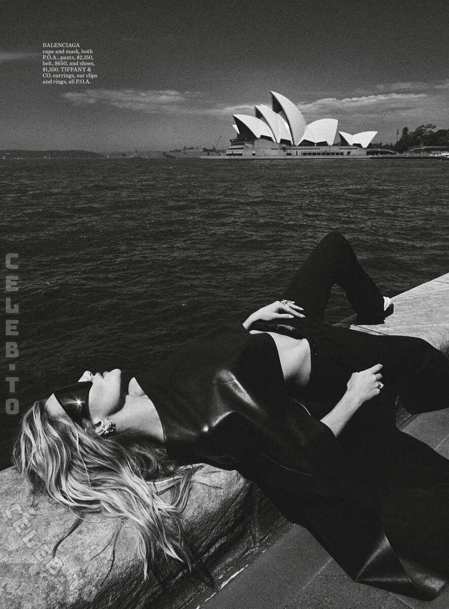 Rosie Huntington-Whiteley Nude (1 New Photo)