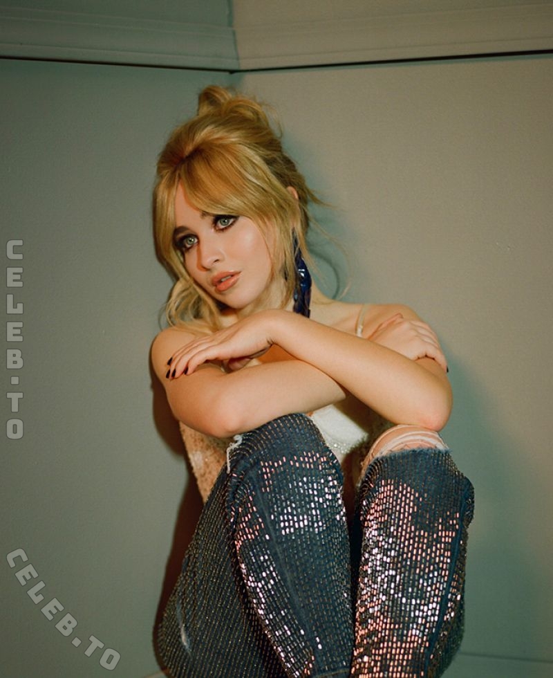 Sabrina Carpenter Sexy (4 Photos)