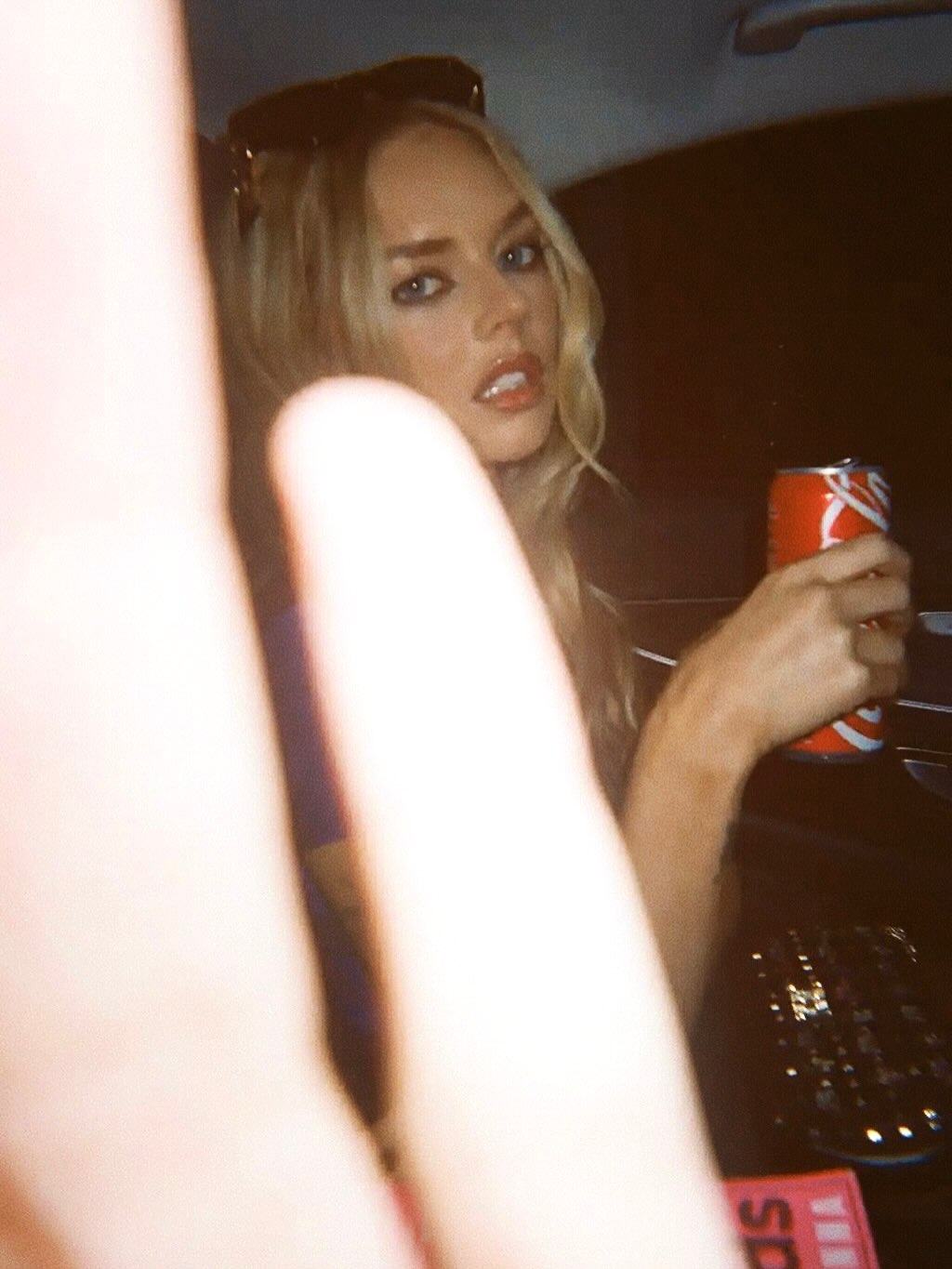 Samara Weaving hands