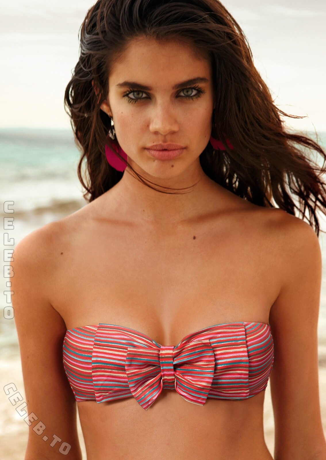 Sara Sampaio legs