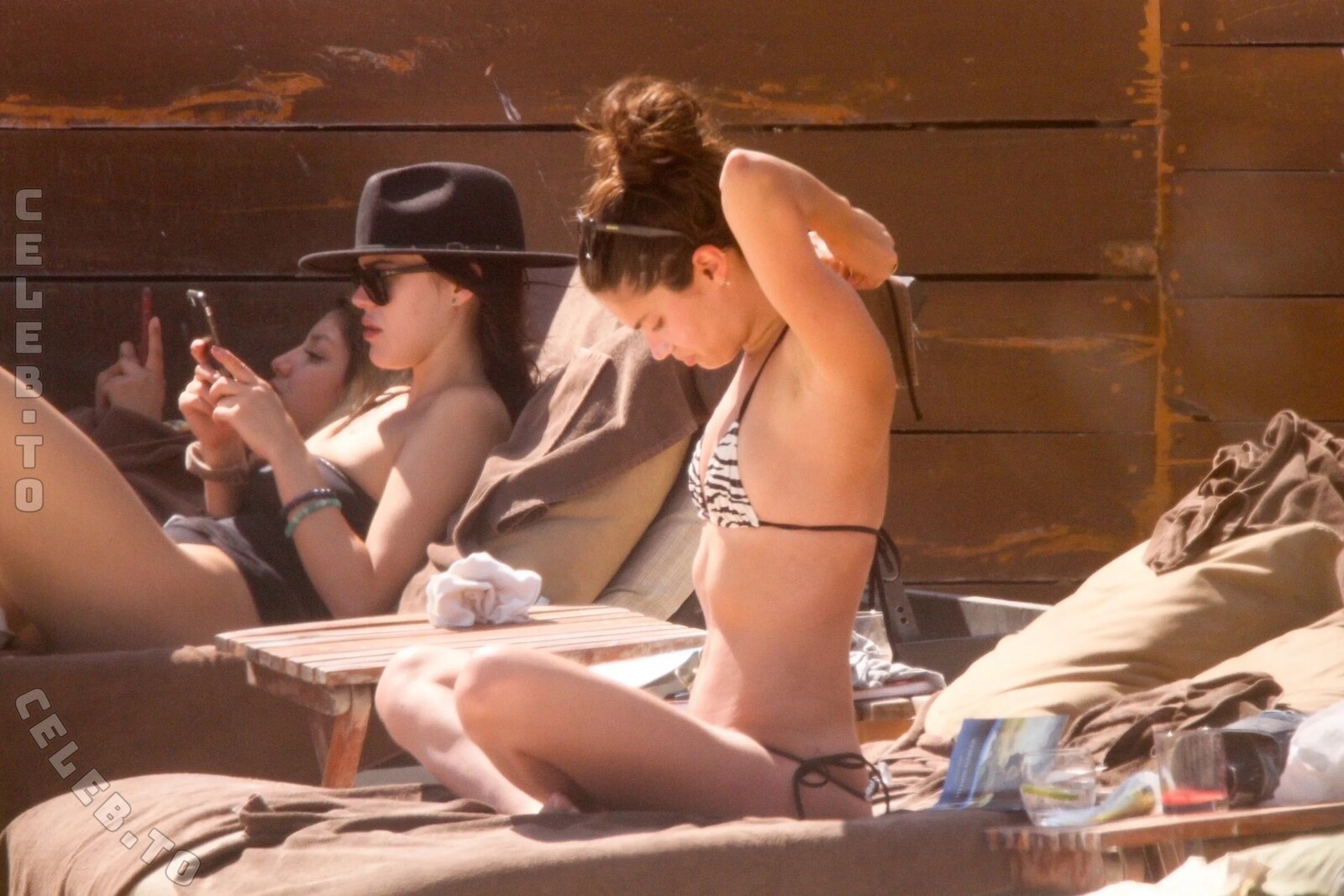 Sara Sampaio Sexy (8 New Photos + Video)