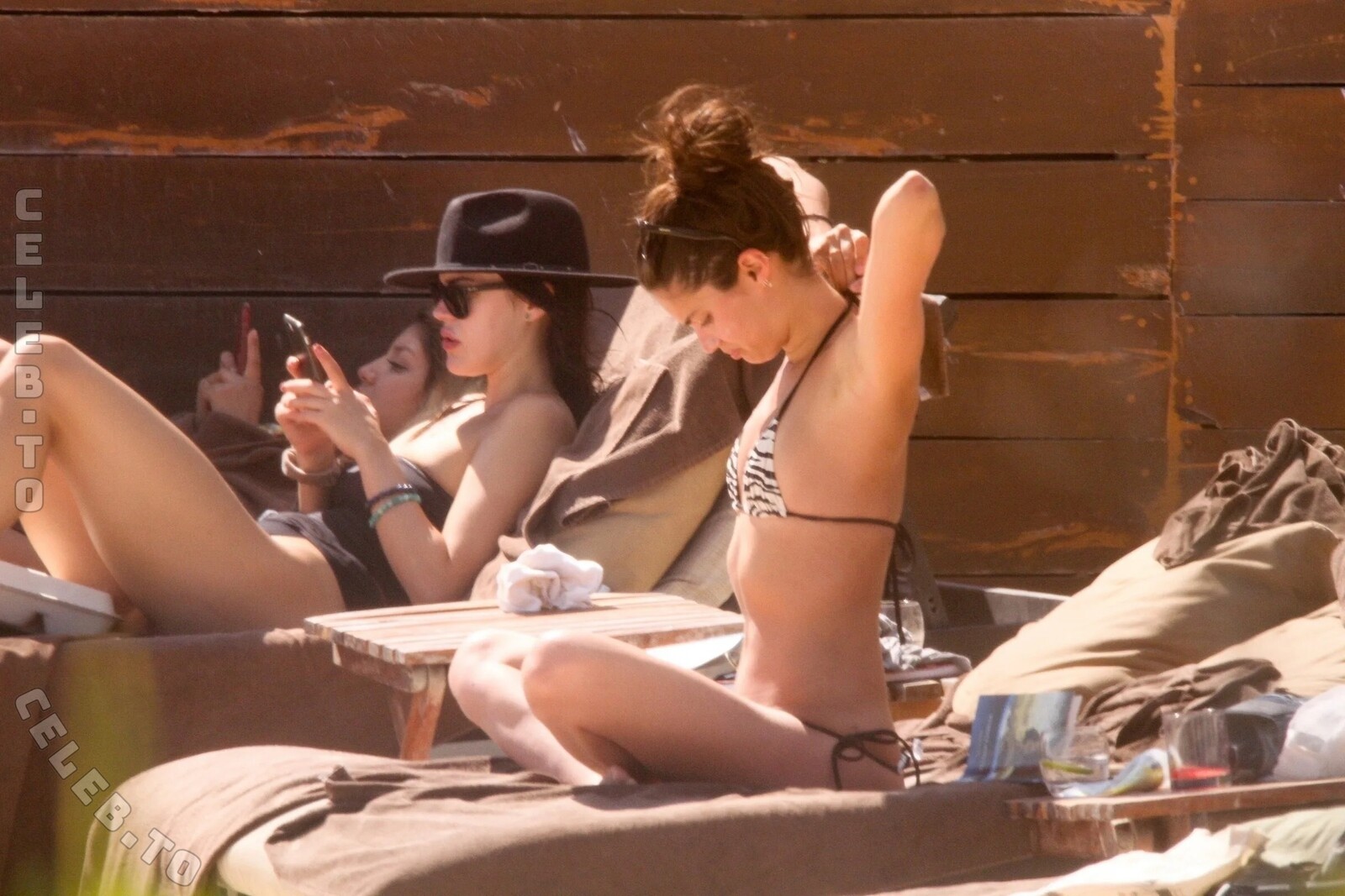 Sara Sampaio butts