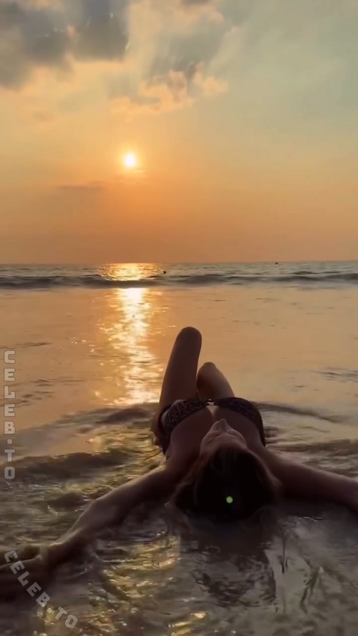 Sarah Harrison / sarah.harrison.official Nude Leaks OnlyFans  - Leaked Models