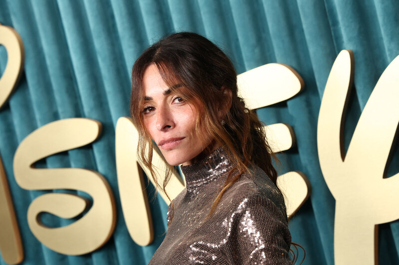 Sarah Shahi hands