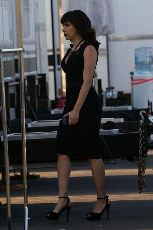 Scarlett Johansson legs