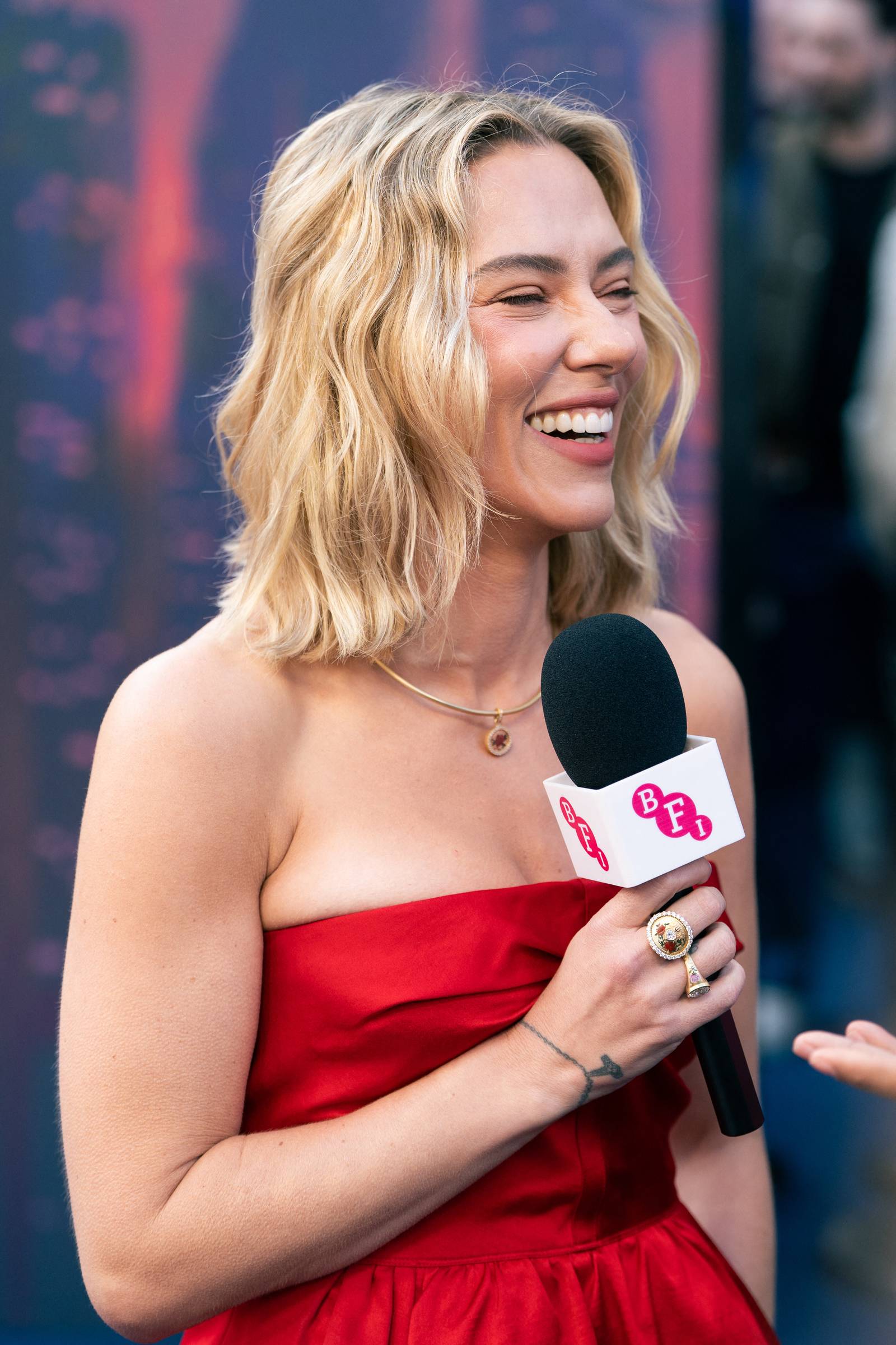 Scarlett Johansson hands