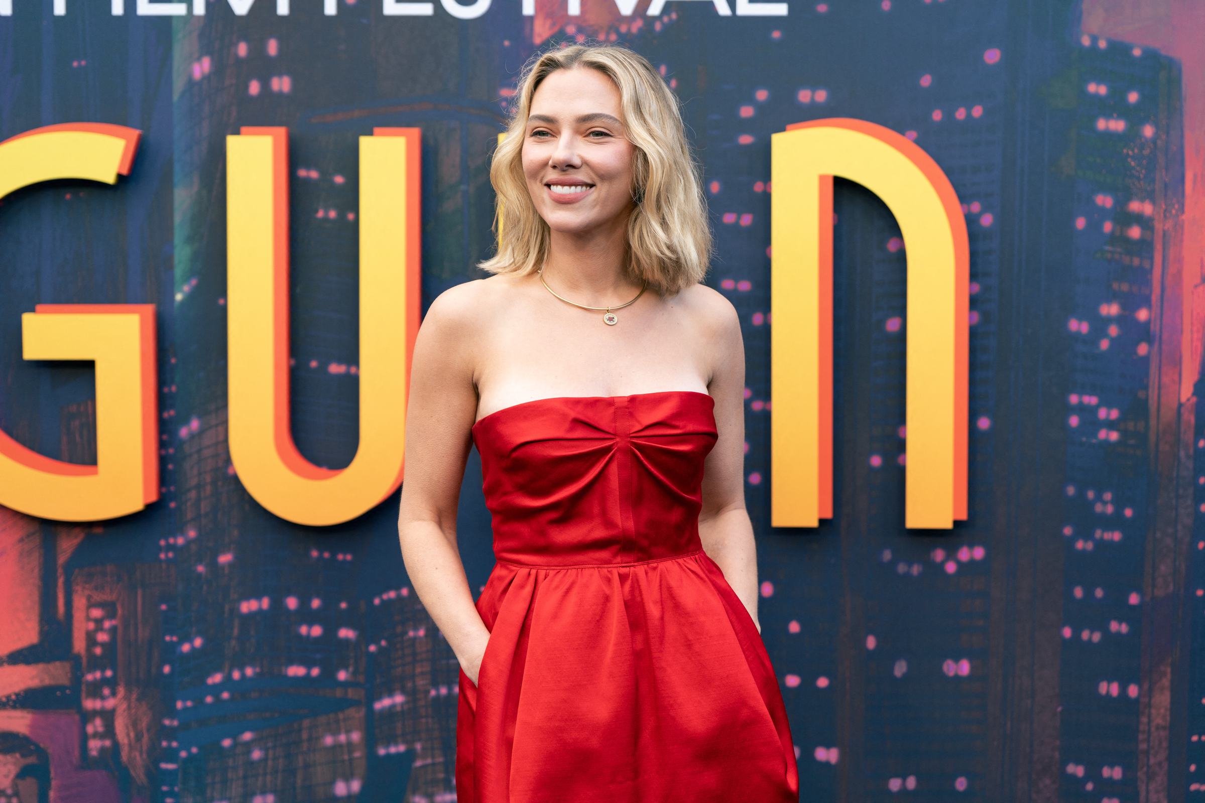 Scarlett Johansson hands