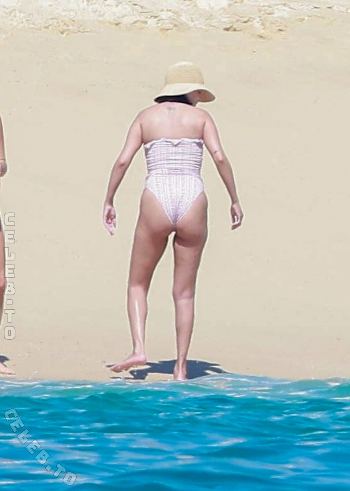 Selena Gomez legs