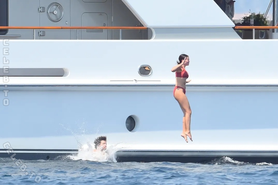 Selena Gomez boobs