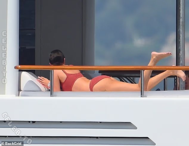 Selena Gomez Nude Celeb - Selena Celebrities Leaked Nude Pics