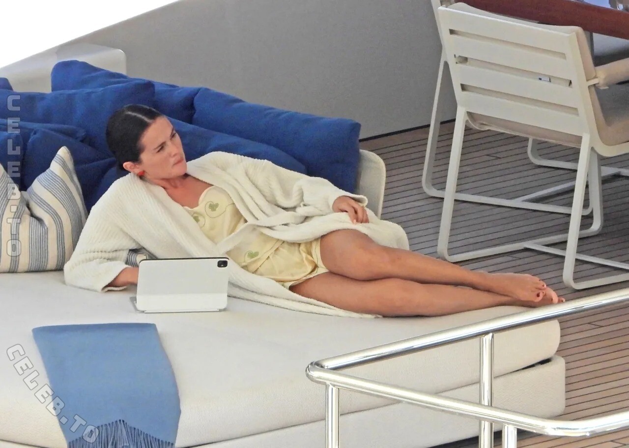 Selena Gomez Nude Celeb - Selena Celebrities Leaked Nude Pics