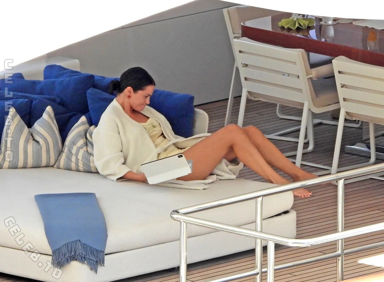 Selena Gomez Nude Celeb - Selena Celebrities Leaked Nude Pics