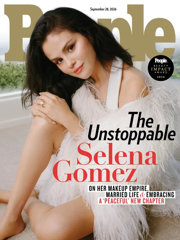 Selena Gomez Hot (2 Photos)